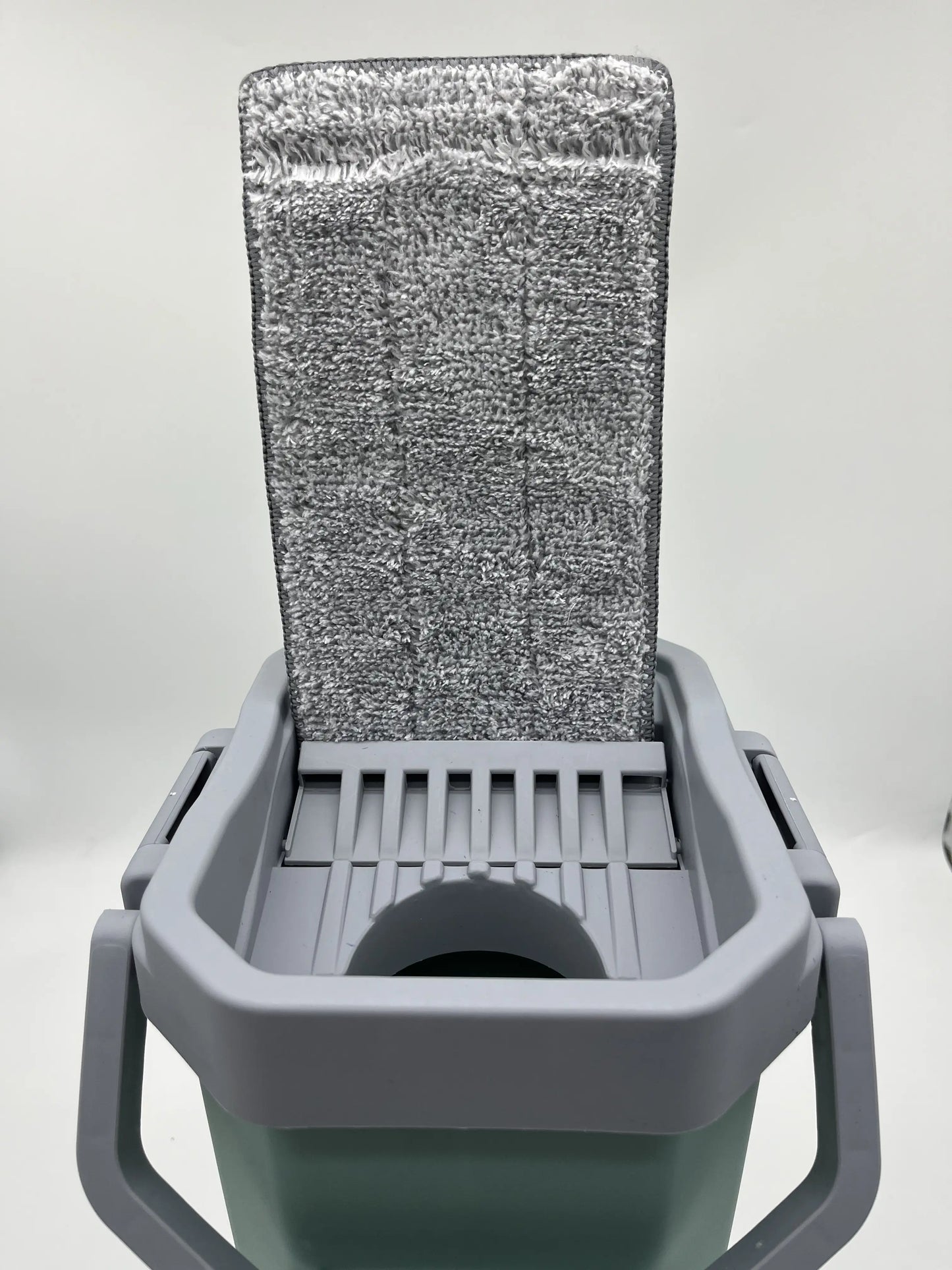 Hands Free Cleaning Flat Mop With Drying Bucket System